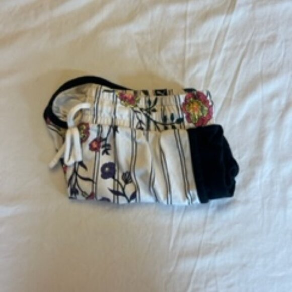 Women's Puma Floral Patterned Shorts Size Small - Picture 9 of 10